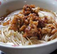 カナダポークでボリュームたっぷり肉もやしそば