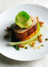 ロースト カナダポーク テンダーロイン温かいベーコンドレッシング和え